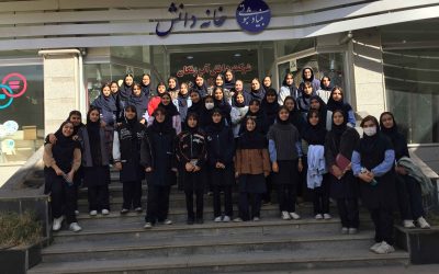 دانش‌آموزان مدرسه انتخاب در خانه دانش