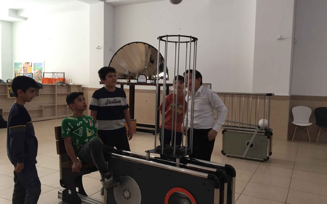 دانش‌آموزان مدرسه فرهنگ و ادب در خانه دانش (بخش نخست)