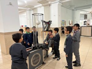 موزه علم خانه دانش بنیاد ثبوتی - زنجان - علوم پایه - دبستان - بازدید مدارس - پاییز - 1404 - آذر