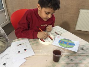 خانه دانش بنیاد ثبوتی - زنجان - رویداد بشقاب یلدا - سرامیک - سفال - نقاشی - رنگ استین - دبستان - پاییز - یلدا - 1404