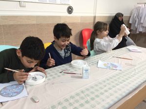 خانه دانش بنیاد ثبوتی - زنجان - رویداد بشقاب یلدا - سرامیک - سفال - نقاشی - رنگ استین - دبستان - پاییز - یلدا - 1404